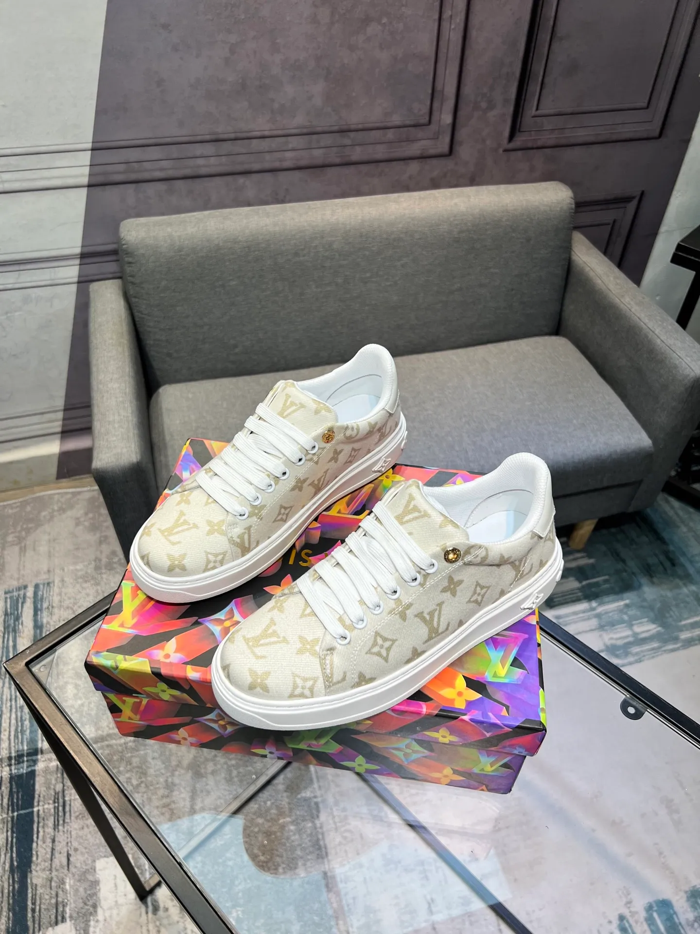 Men's Men's Shoes 💰540 LV Louis Vuitton. The latest fashionable casual shoes are popular in physical stores. The new spring and summer comfortable imported custom patent leather plus cowhide, cowhide mesh, and unique jacquard fabric element design. With sheepskin lining, Lv original base, [sun][sun] high-end packaging and high quality💪Details determine quality, welcome to compare🇮🇹Code number 38-44, 45 can be customized